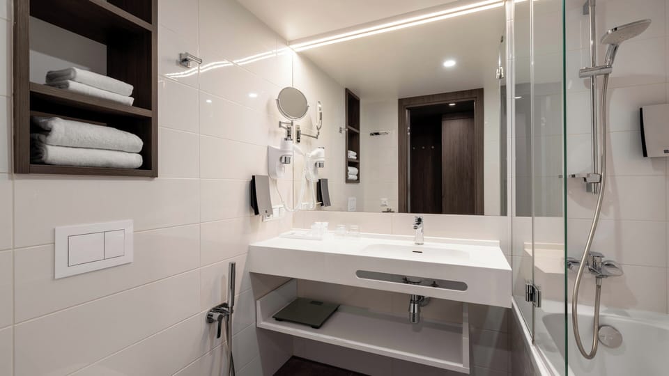 Hydromassage showerhead, hair dryer, heated floors, towels
