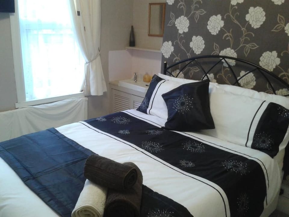 Deluxe Double Room | Iron/ironing board, free WiFi, bed sheets