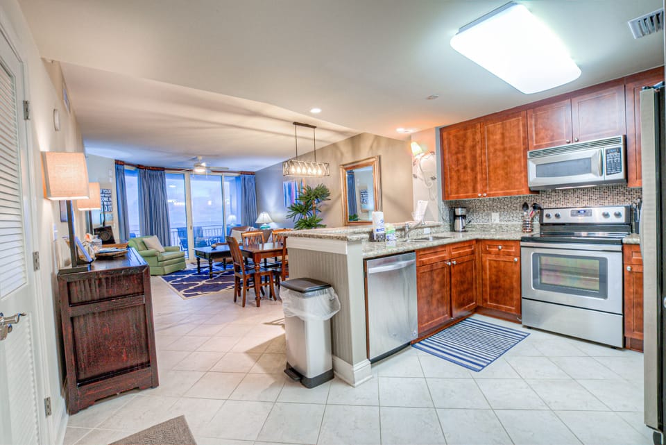 Condo, 3 Bedrooms, Balcony, Oceanfront (1509) | Private kitchen | Full-size fridge, microwave, oven, stovetop