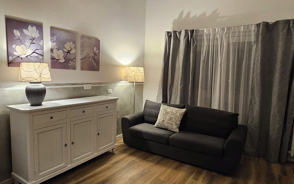 Family Room, 1 Bedroom, Non Smoking, Hill View | Living area