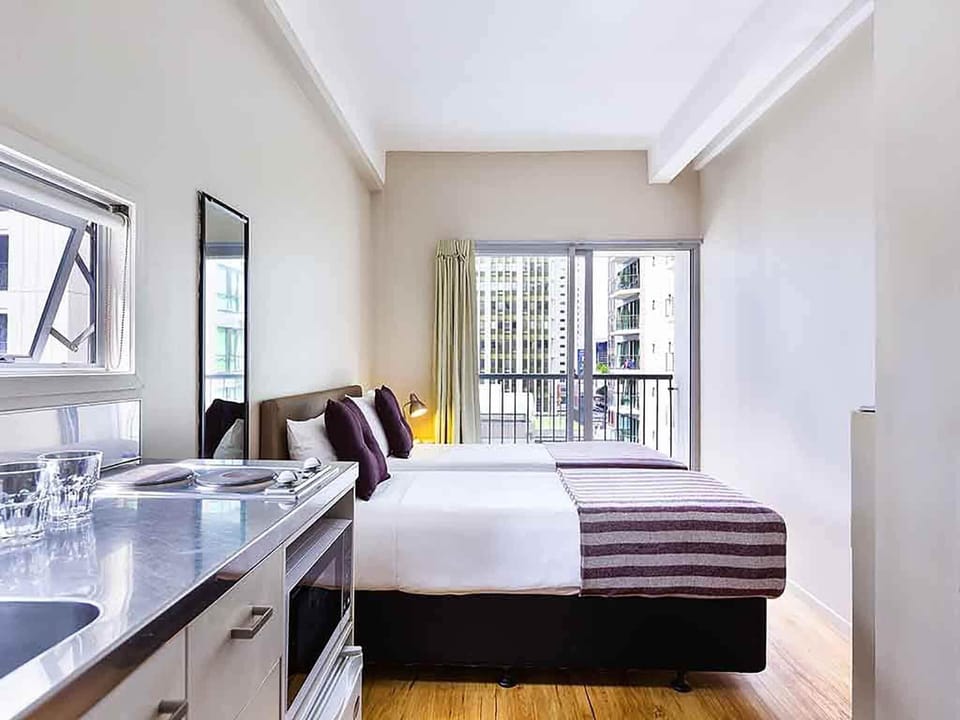 Studio, 2 Twin Beds | Desk, iron/ironing board, free WiFi, bed sheets