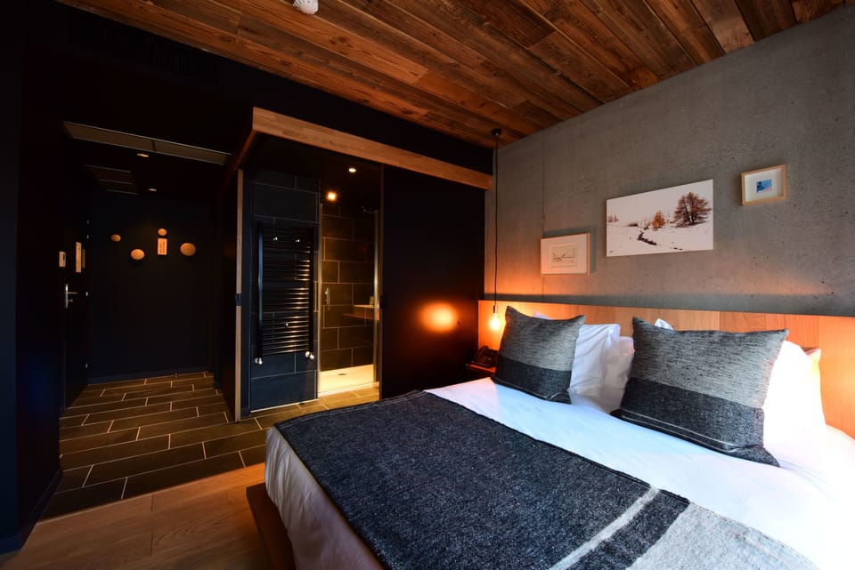 Double Room, Terrace | In-room safe, individually decorated, individually furnished, desk