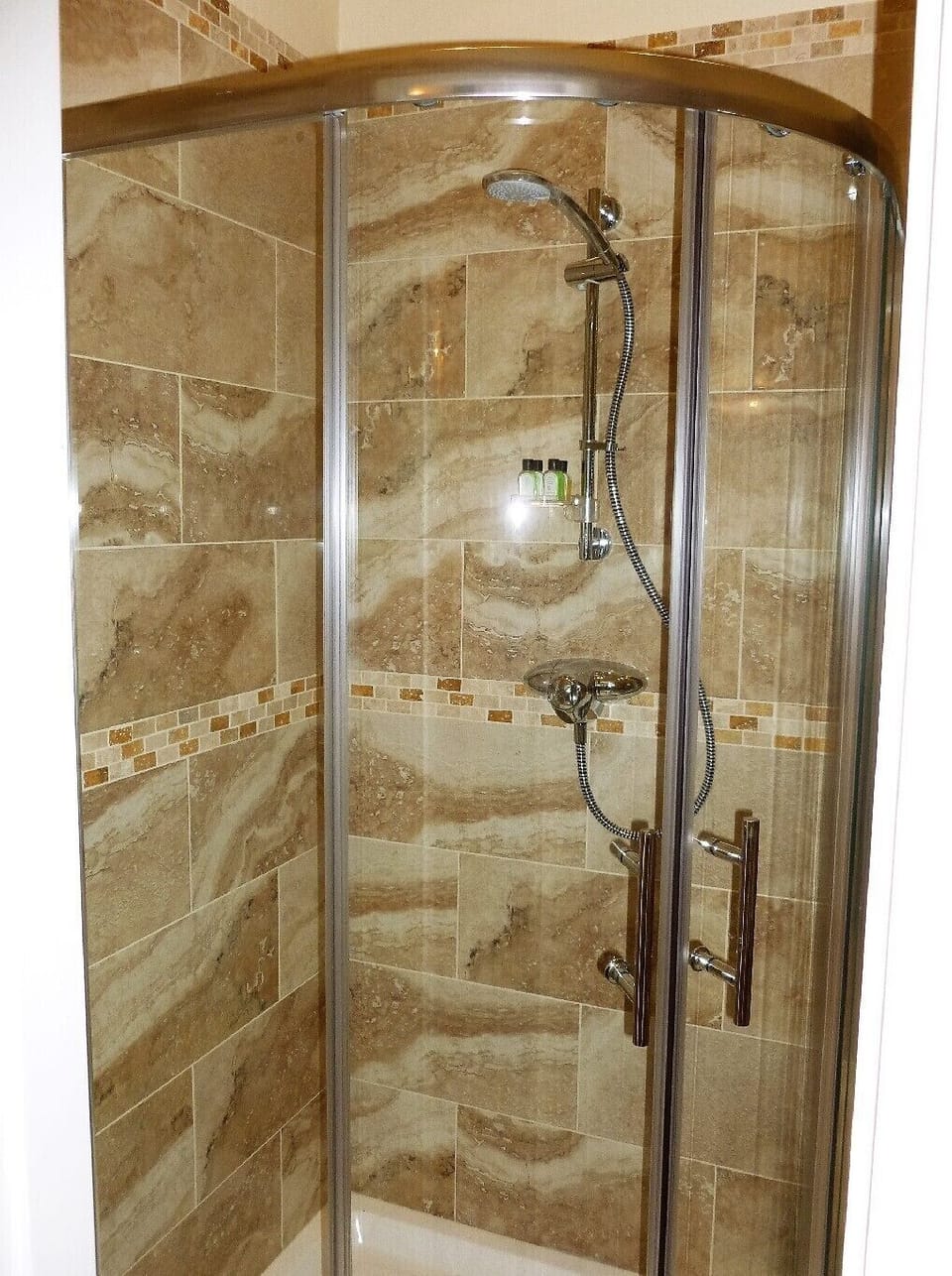 Iron/ironing board, bed sheets