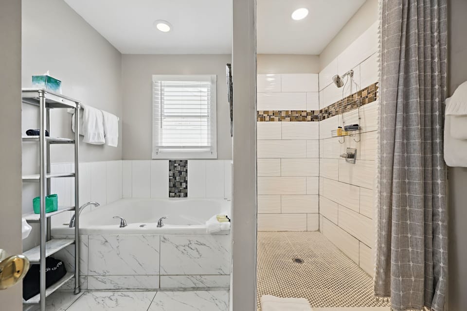 Luxury Room, 1 King Bed, Non Smoking (The Pearl Room) | 1 bedroom, premium bedding, pillowtop beds, individually decorated