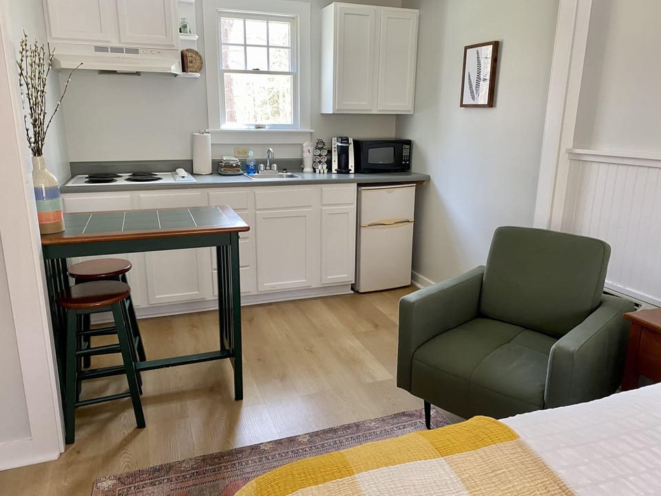 1 bedroom, blackout drapes, iron/ironing board, free WiFi