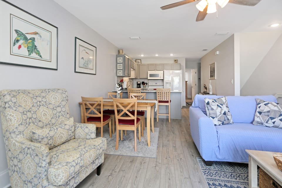 Living Room & Dining Arera