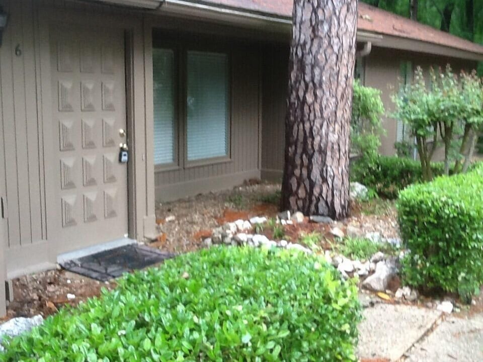 This cozy condo is tucked away in a quiet cul-d-sac.