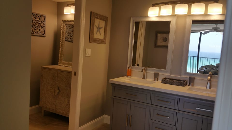 NEW Master double vanity with Dressing/ makeup table & Mirror!