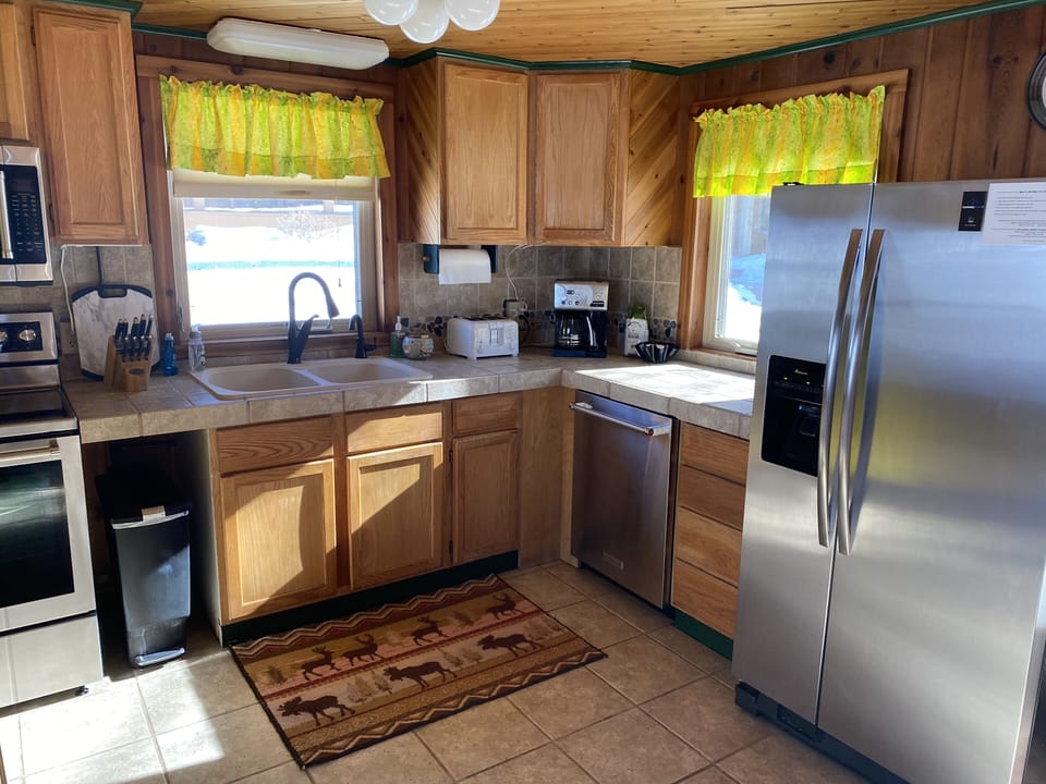 Kitchen in main cabin includes R/O drinking water.
