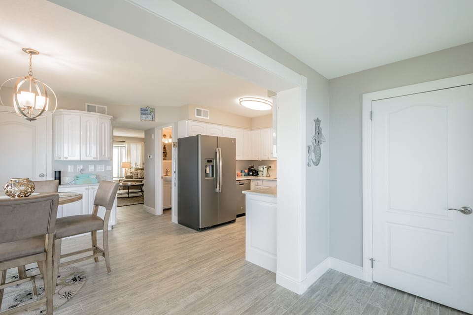 Open kitchen, dining area
