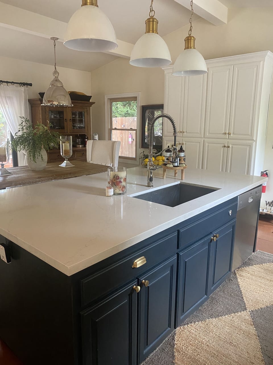 Kitchen island 