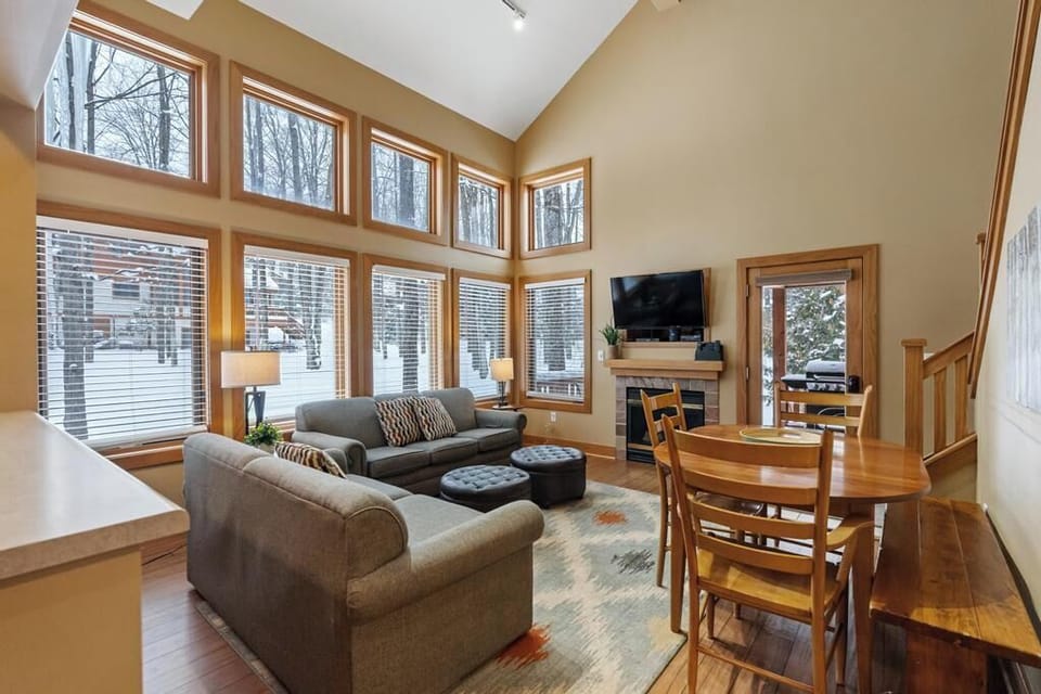 Just off the slopes - This Disciples Ridge condo is a short walk to the middle of the Boyneland run or the D8 chairlift.  Walking path also leads to the base of the mountain.