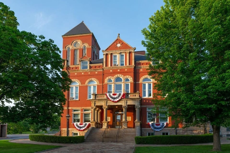 Lafayette Flats is across from the Fayette County Courthouse.