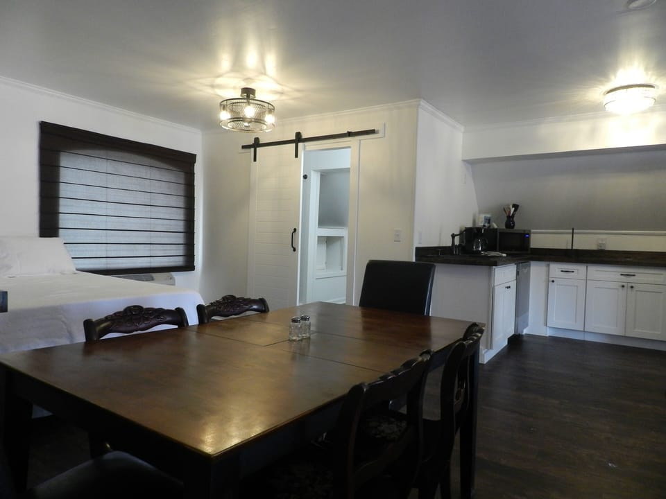 Full Size Table for 6!  Play Cards ~ Have a Nice Meal