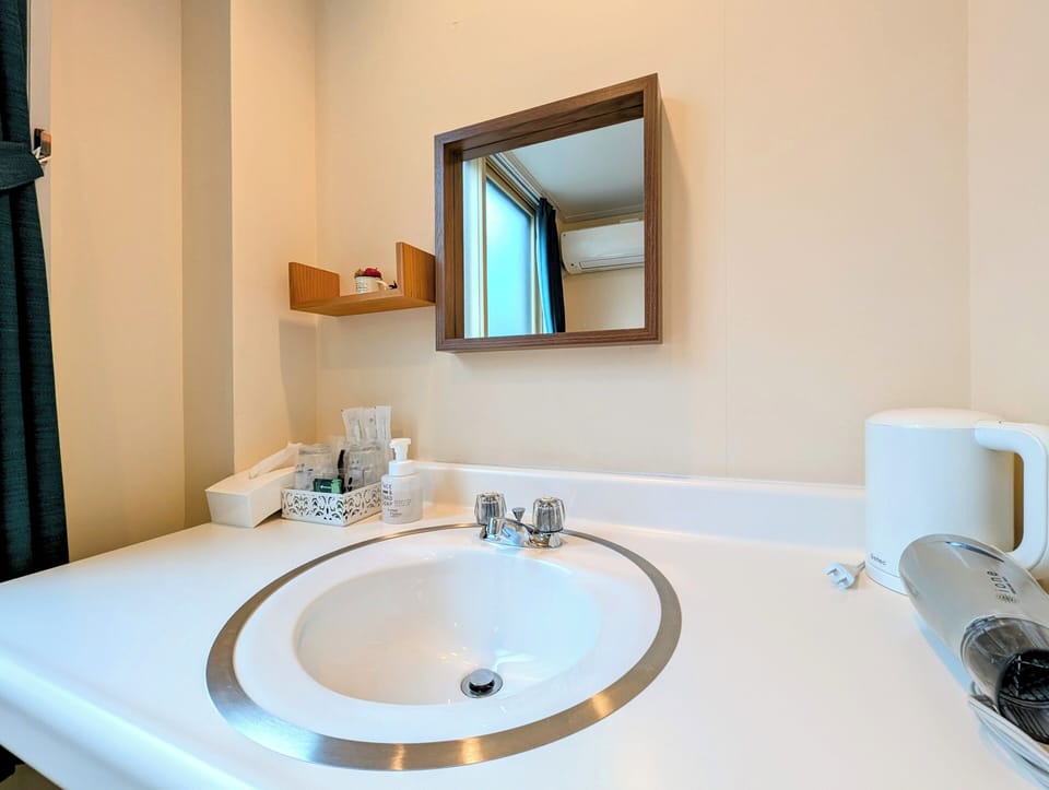 Design Room, Multiple Beds, Non Smoking | Desk, soundproofing, free WiFi, bed sheets