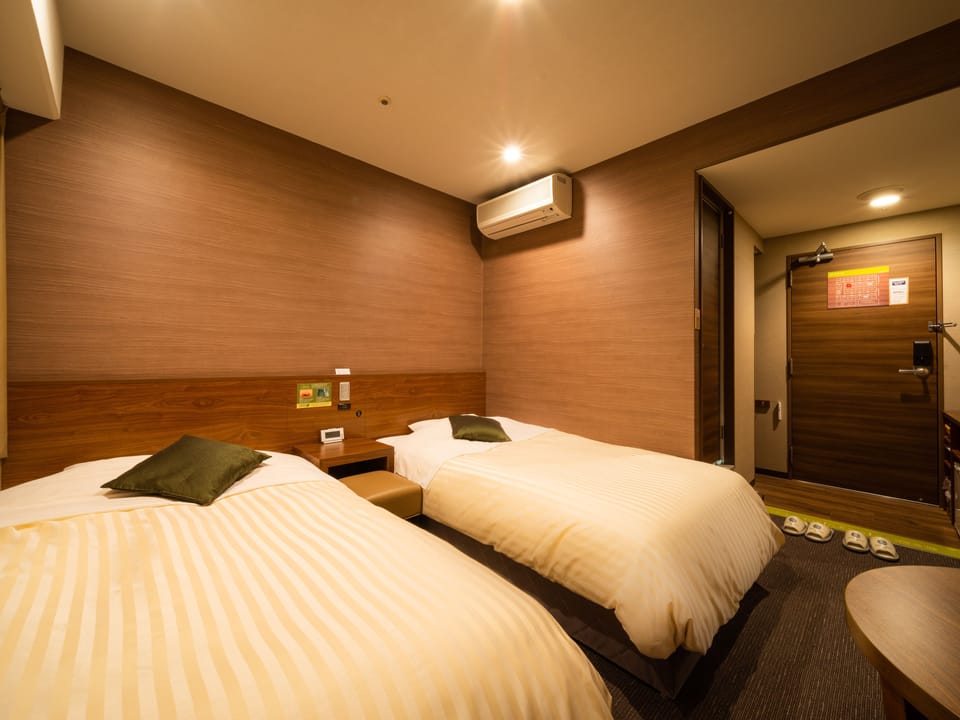 Standard Twin Room, Non Smoking | Desk, WiFi (free), individually decorated, bed sheets