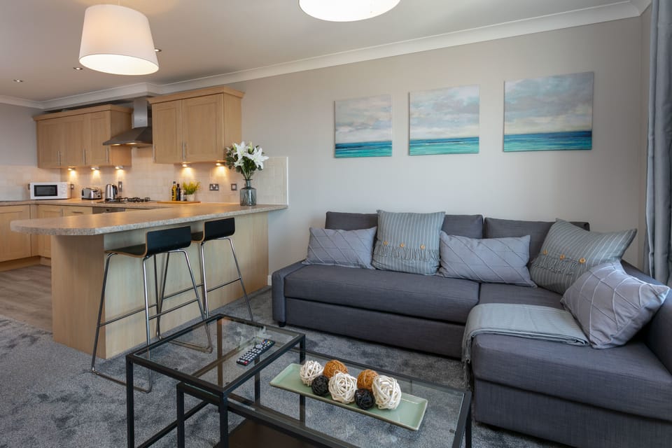 Comfort Apartment, 2 Bedrooms, Non Smoking | Living room | TV