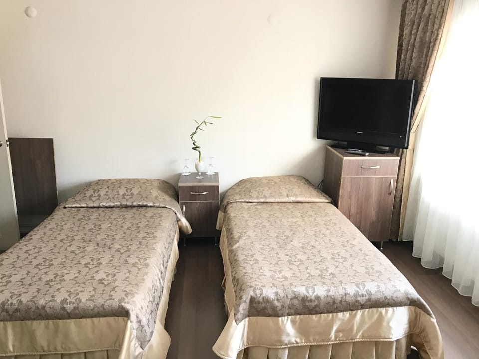 Double Room | In-room safe, desk, soundproofing, free WiFi