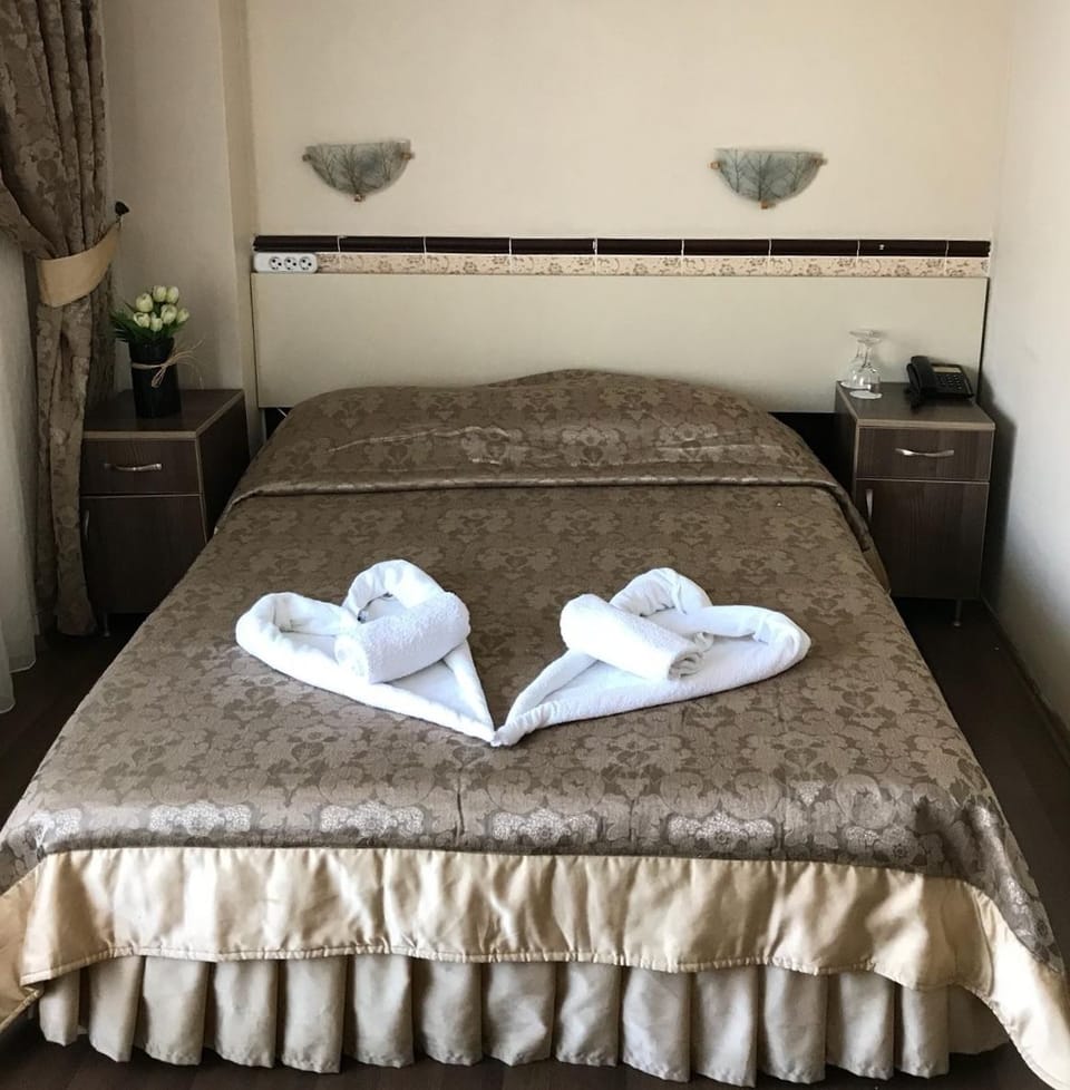 In-room safe, desk, soundproofing, free WiFi