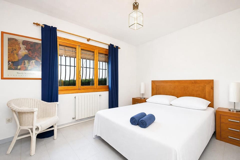 Bedroom with double bed