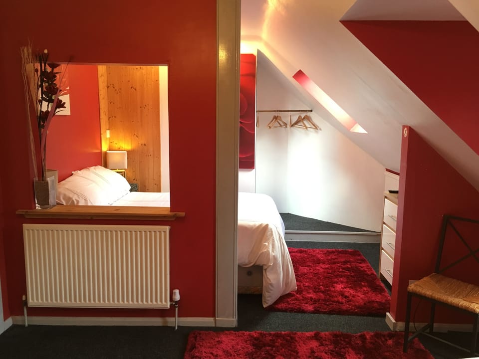 Triple Room | Individually decorated, free WiFi, bed sheets