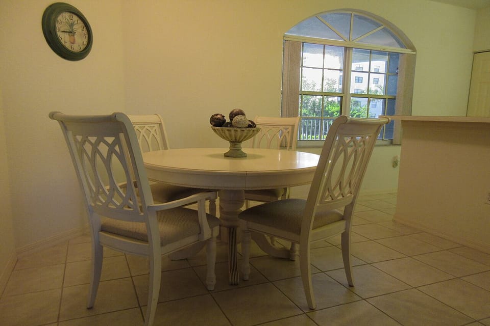Dining Area at Captains Bay 102