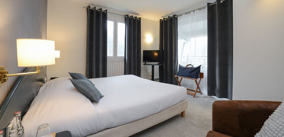Panoramic Room | In-room safe, iron/ironing board, free WiFi, bed sheets