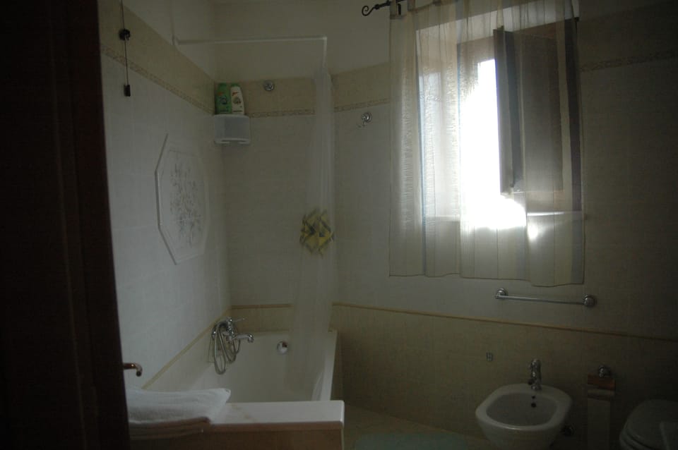 Double Room, Private Bathroom (External) | Bathroom | Towels