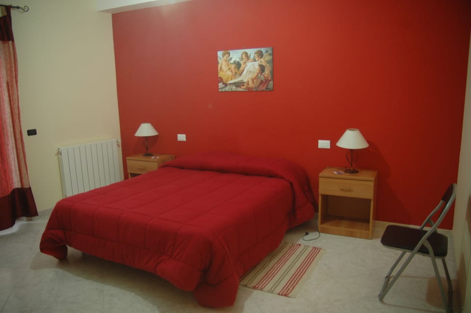 Standard Double Room | Free WiFi, bed sheets