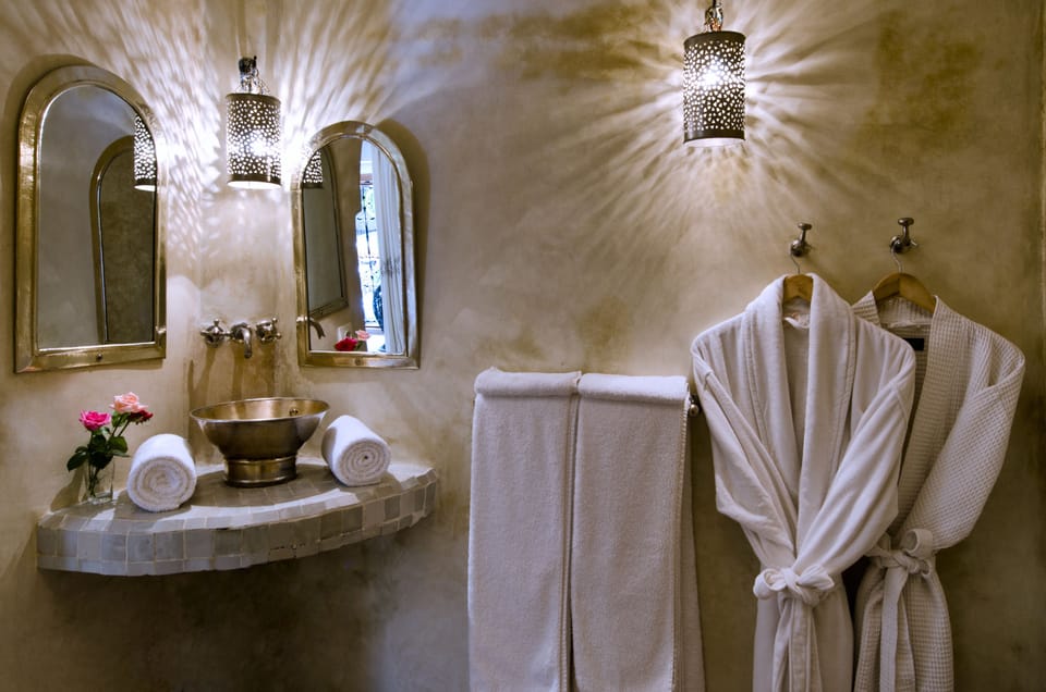 Double Room (Berber room) | Bathroom | Shower, rainfall showerhead, hair dryer, slippers