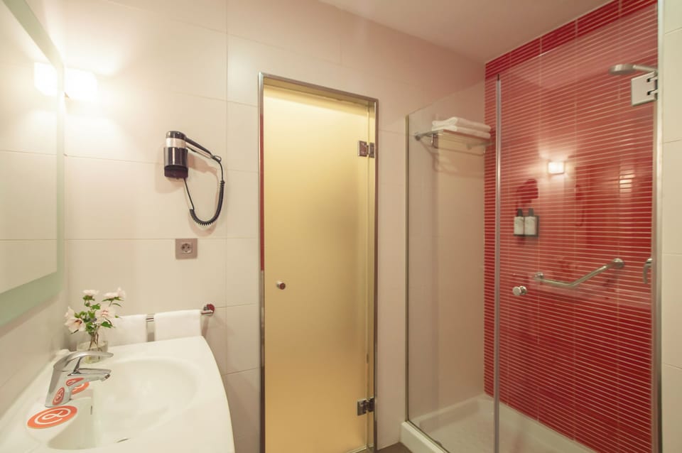 Free toiletries, hair dryer, bidet, towels