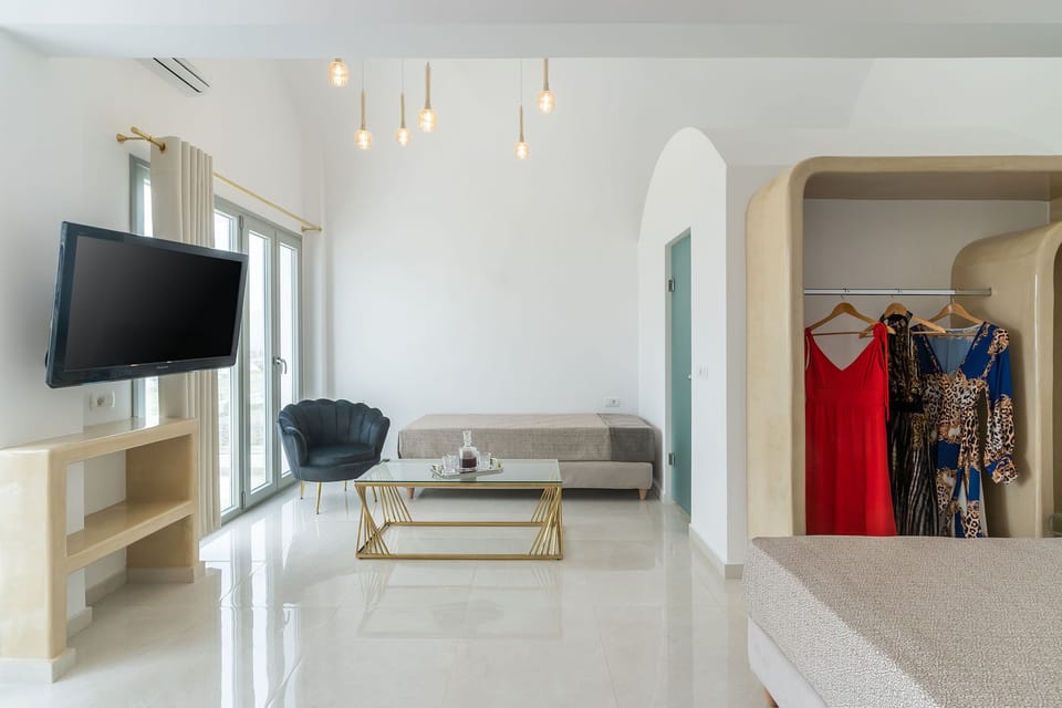 Executive Suite | In-room safe, desk, soundproofing, iron/ironing board
