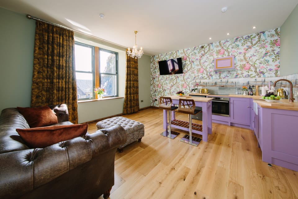 Luxury Suite, Jetted Tub | Private kitchen | Coffee/tea maker, electric kettle
