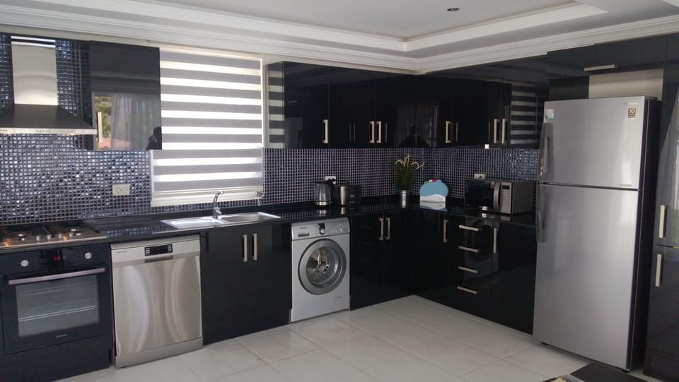 Fully equipped kitchen.