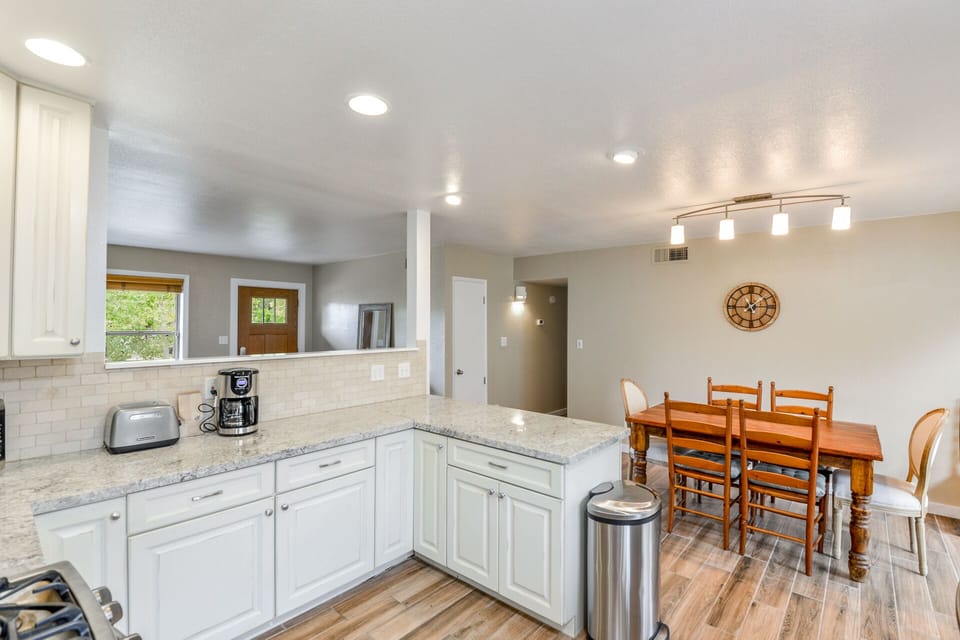 Granite counters and stainless appliances