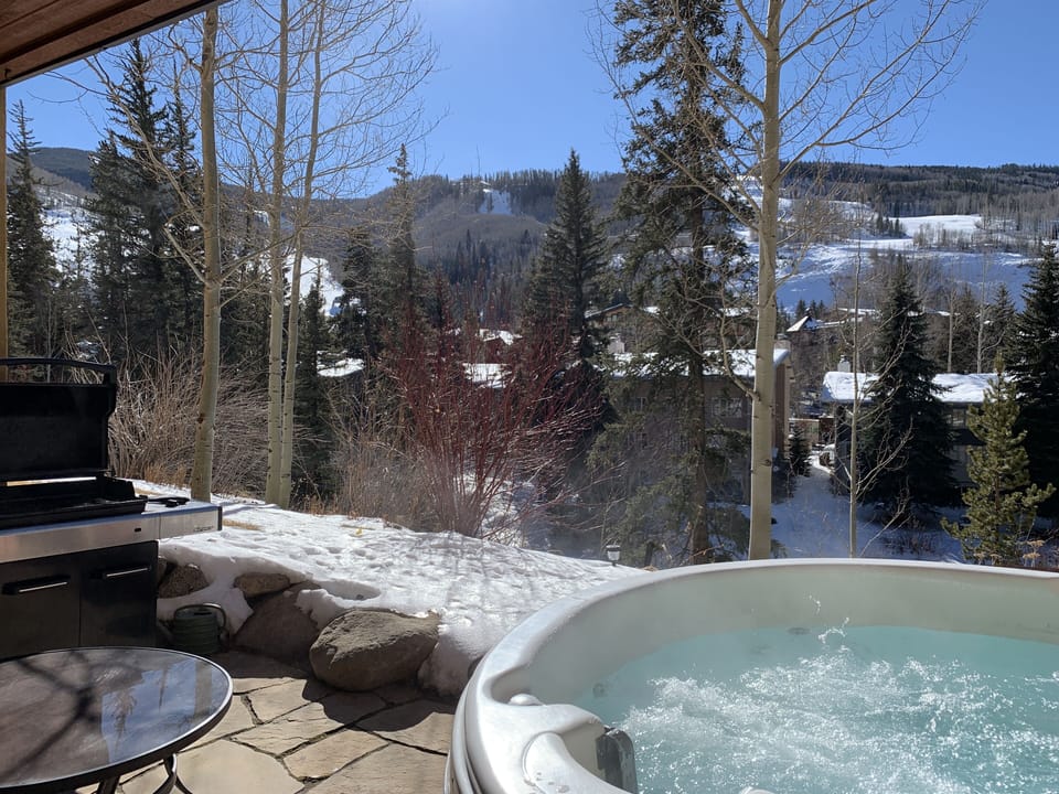 Private patio w/ hot tub, fireplace and grill