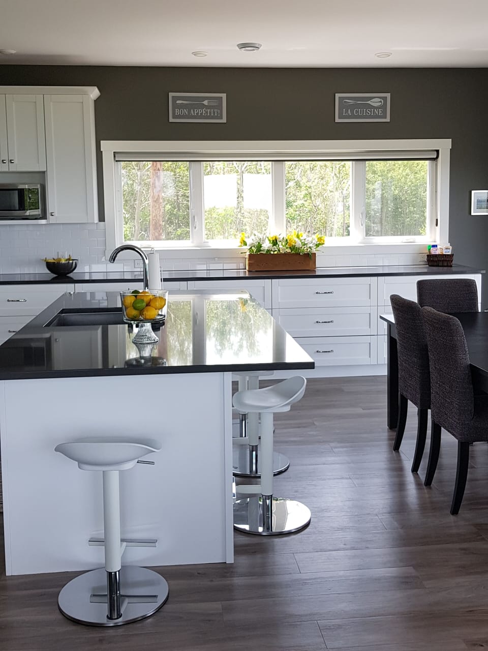 So many windows, so much natural light!