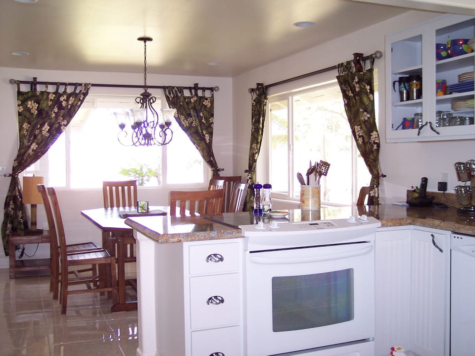 Looking from kitchen into dinning room, seats 6-8