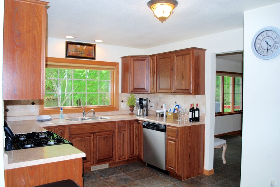 Roomy kitchen with all the necessities
