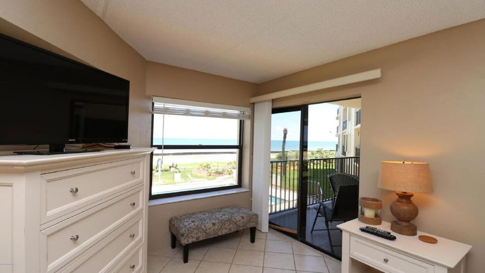 Ocean views from master king bedroom.