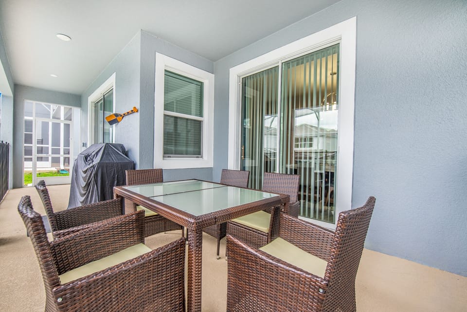 Porch with dinning table and BBQ grill