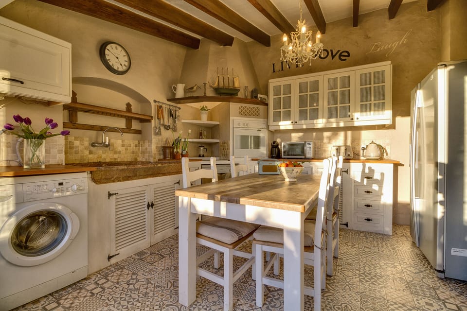 Bright kitchen diner