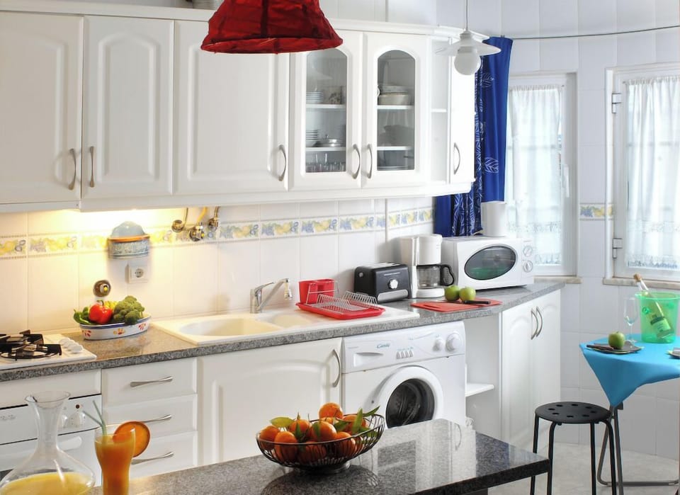 Kitchen separated from the living by a breakfast bar.