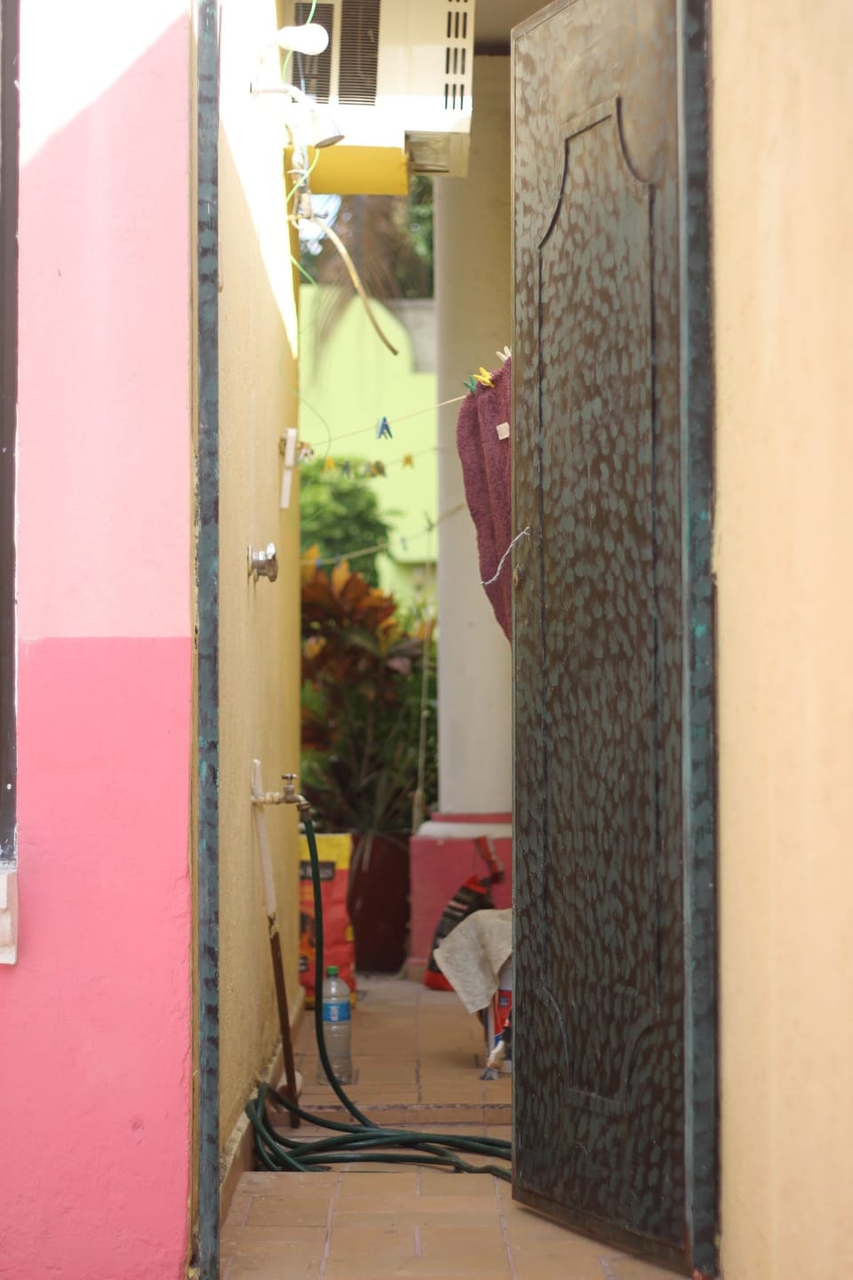 side entrance, outdoor shower 