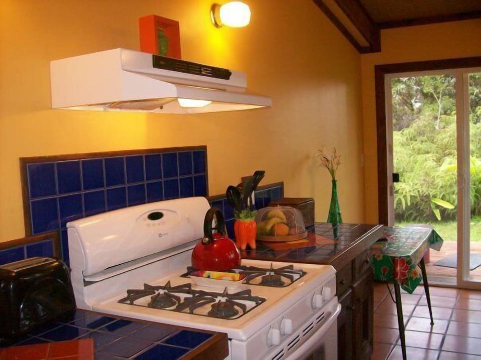 Fully equipped kitchen for all your needs, the door slides open onto the lanai