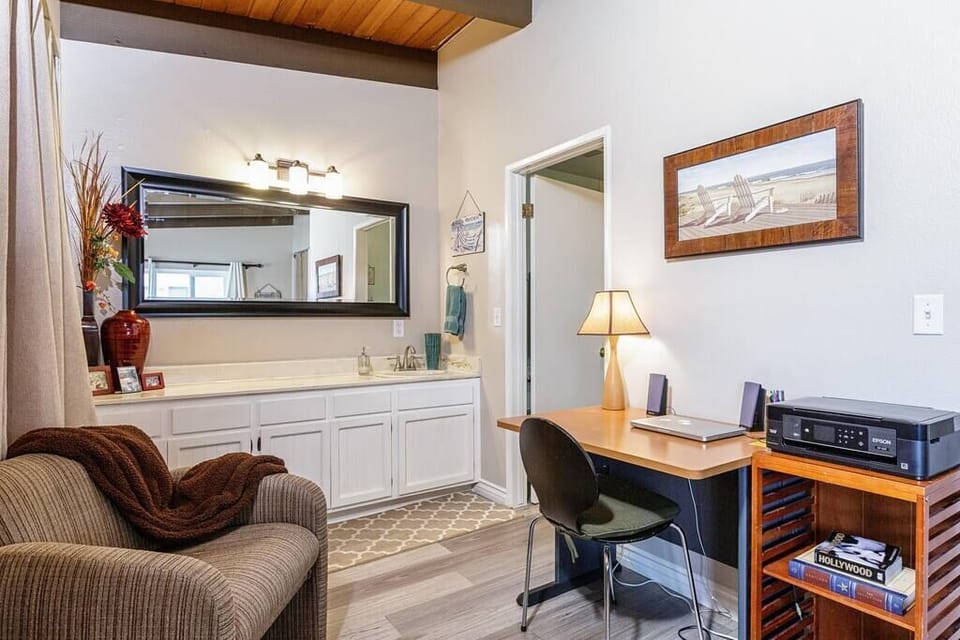 Be productive in the Master suite's office space, with desk and Wi-fi printer for your use.