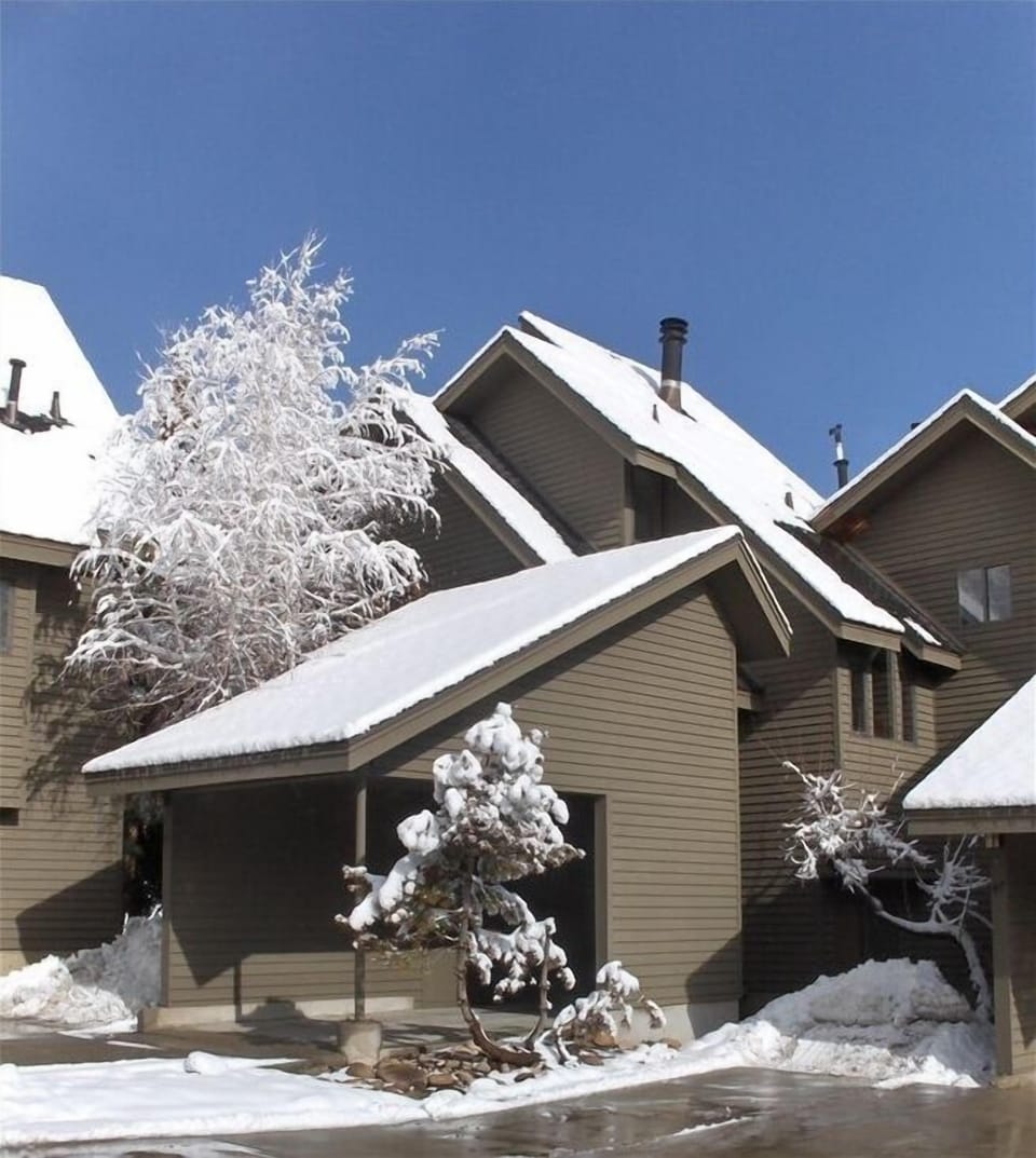 Exterior of Redpine Townhomes