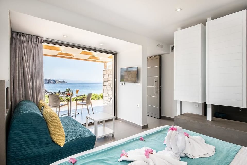 Premium bedding, pillowtop beds, in-room safe, laptop workspace