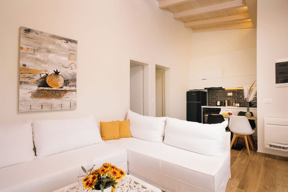 Executive Suite | Premium bedding, pillowtop beds, in-room safe, individually decorated