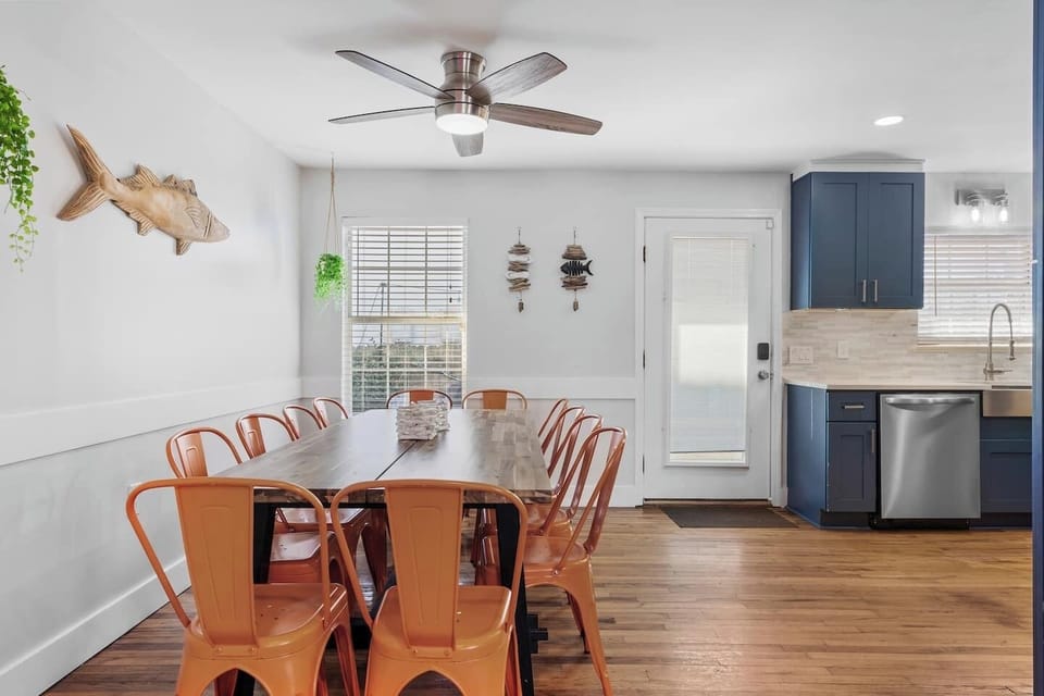 Dining Table Open To The Kitchen
